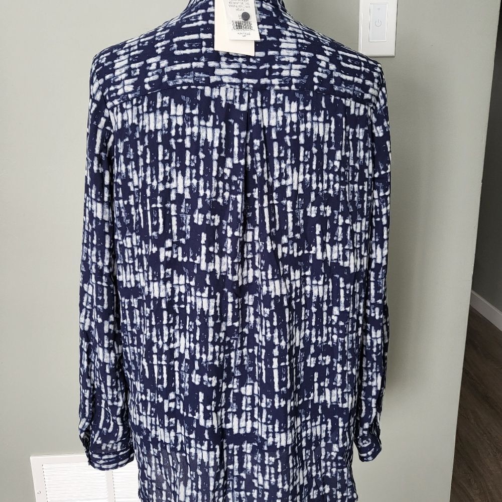 Long-Sleeve Button-Front Blouse S/P - Picture 3 of 6